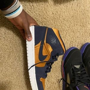 jordan 1s perfect condition and barley worn